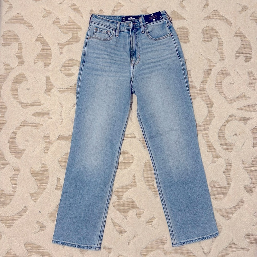 Hollister Ultra High Rise Vintage Straight - Size 00S